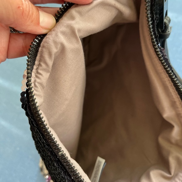 Black and silver Gap evening bag with zipper and hand strap - Picture 2 of 6